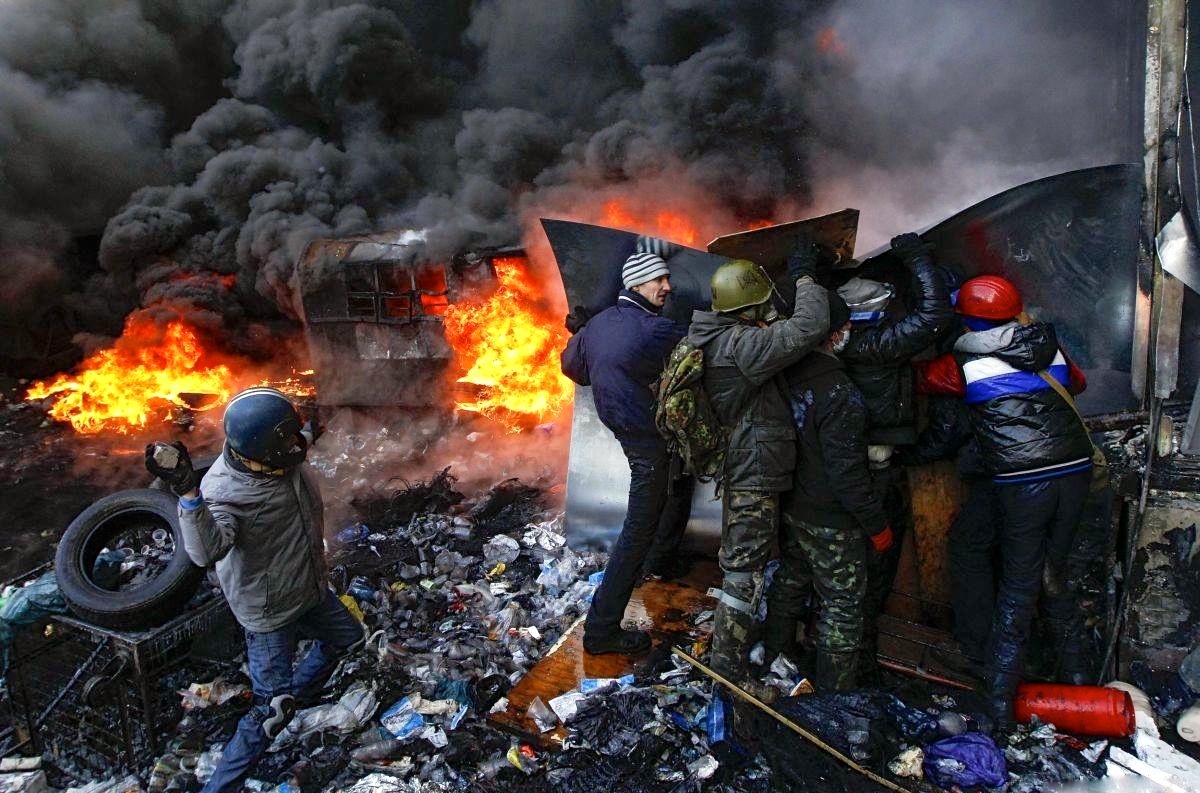 Všetko sa začalo na kyjevskom Majdane, kde režiséri ukrajinského prevratu zinscenovali ľudové povstanie. (Foto: archív).