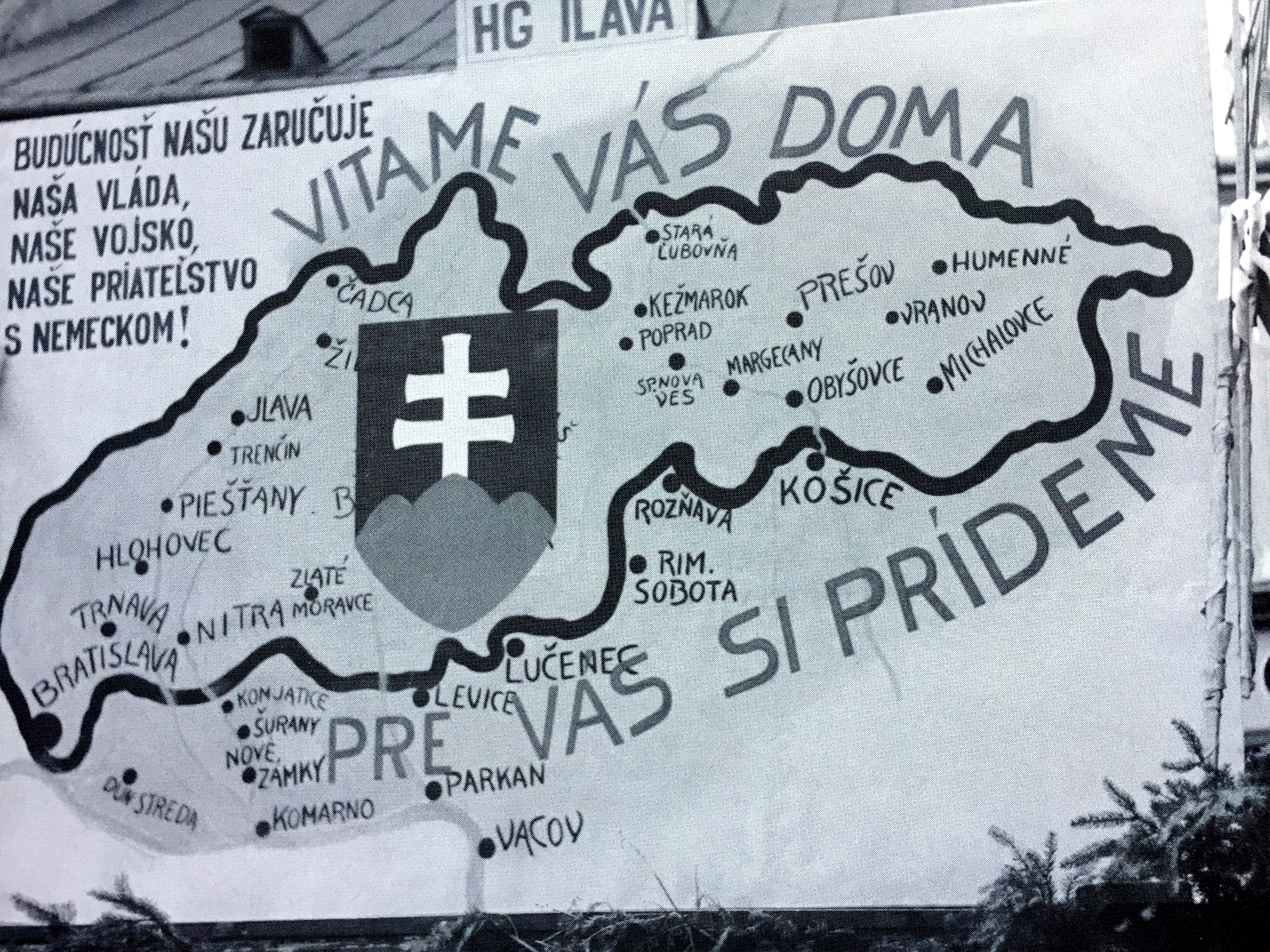 Na VIII. zjazde HSĽS v Trenčíne sa objavil plagát s jasným postojom k okupácii Slovenska horthyovským Maďarskom. (Foto: archív)