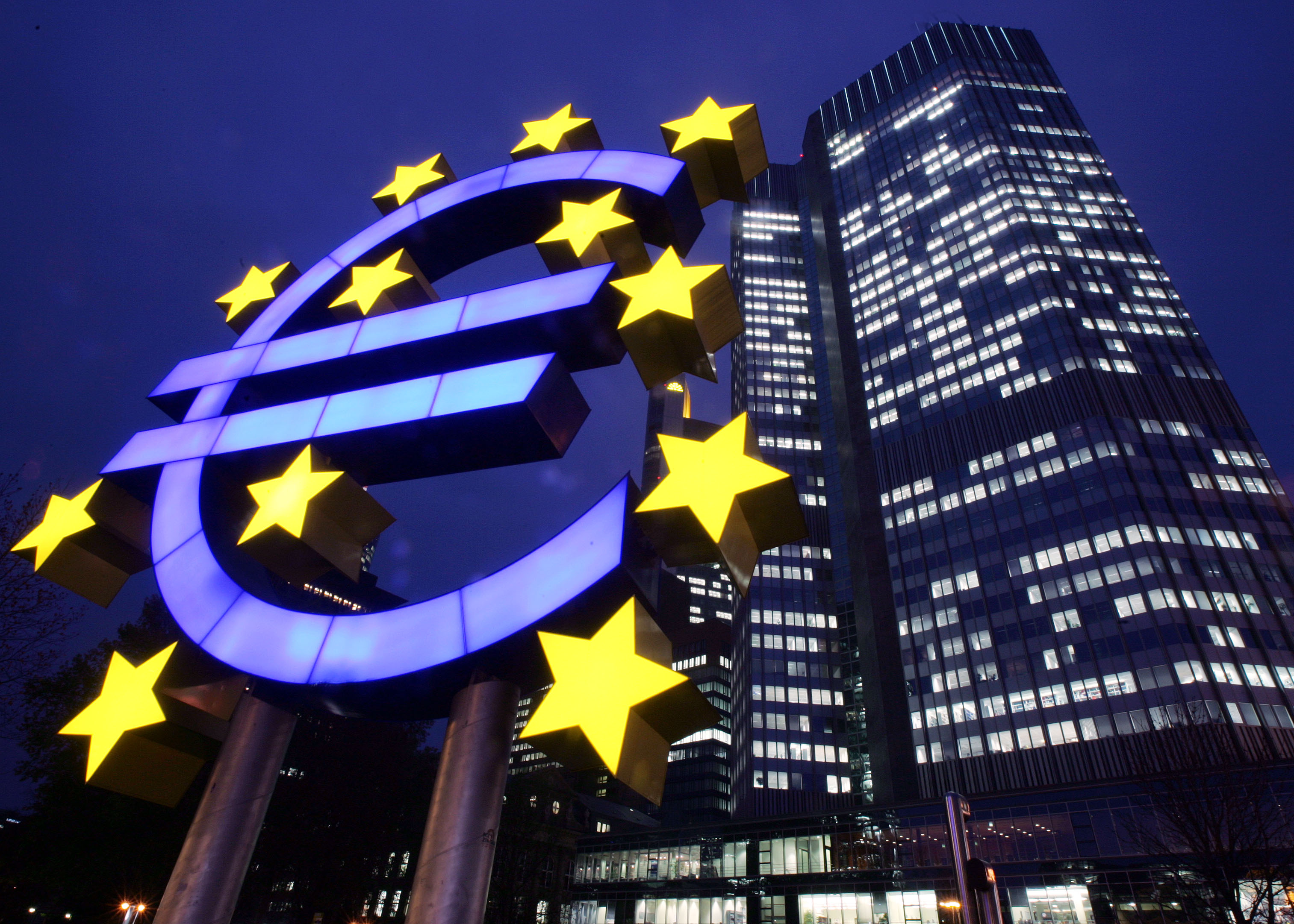 Европейское экономическое общество. Центральный банк европейского Союза. Европейский Союз 1993. Экономический и валютный Союз европейского Союза. Панетта из ЕЦБ.