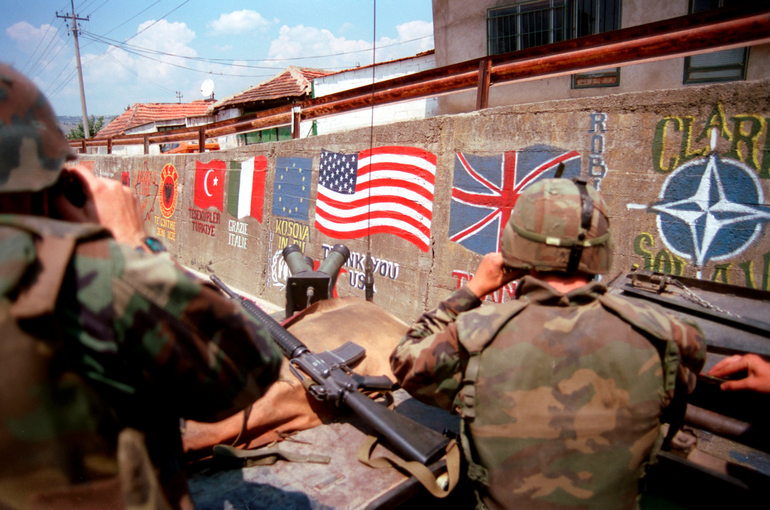 Нато 99 год. Армия Косово 1999. Войска НАТО В Косово. НАТО 1999 Приштина.